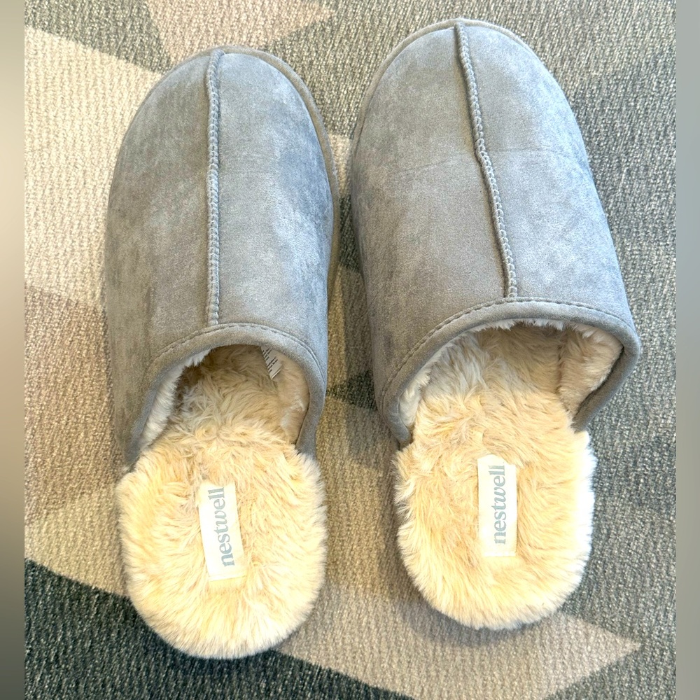 Men’s Nestwell Slippers Like New!